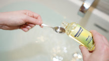 Load image into Gallery viewer, chill out™ luxury bath oil to help you de-stress 100ml
