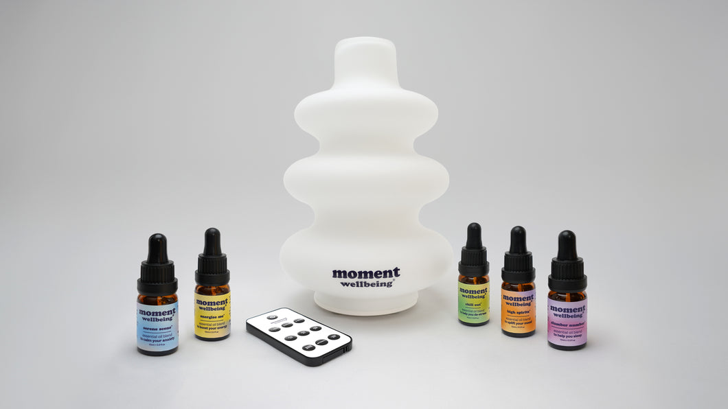 moment wellbeing hub™ with remote control + 5 essential oil blends